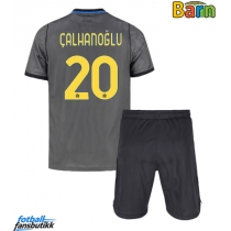 Inter Milan Hakan Calhanoglu #20 Tredjedraktsett Barn 2026-27 Kortermet (+ Korte bukser)
